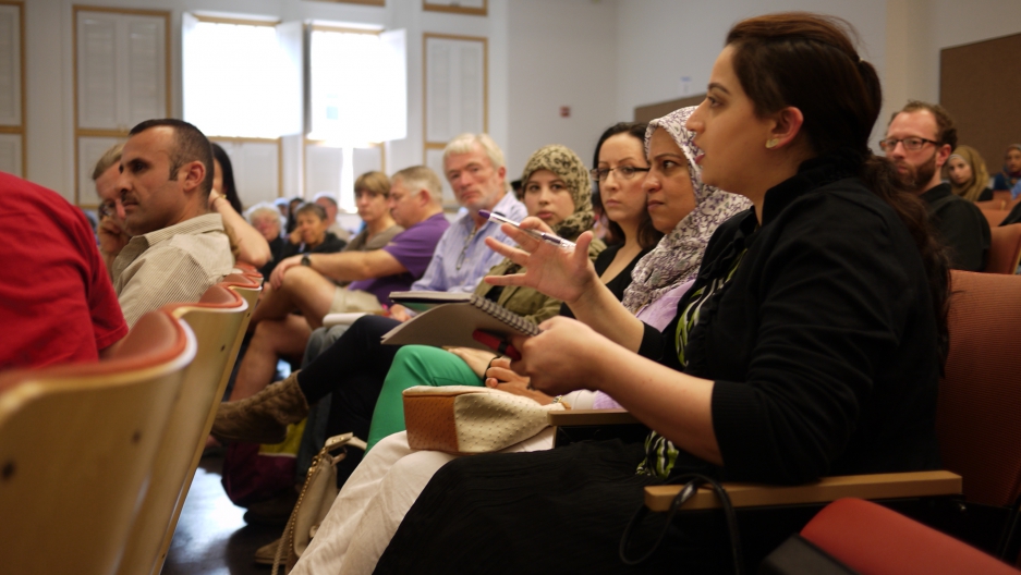 In Seattle, volunteers brainstorm how to help refugees